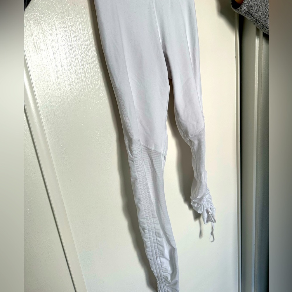 Fabletics White High-Rise with Drawstring Scrunch Leggings, Size XS